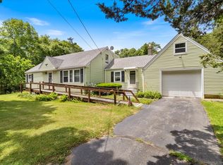 8 Cedarcrest Dr, Preston, CT 06365