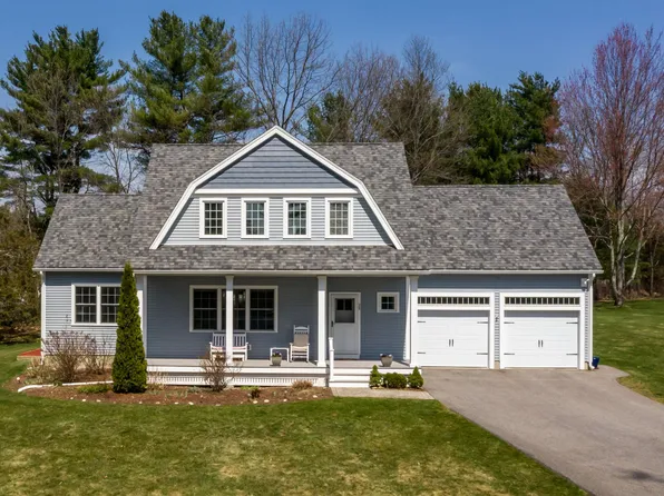 28 River Road, Stratham, NH 03885