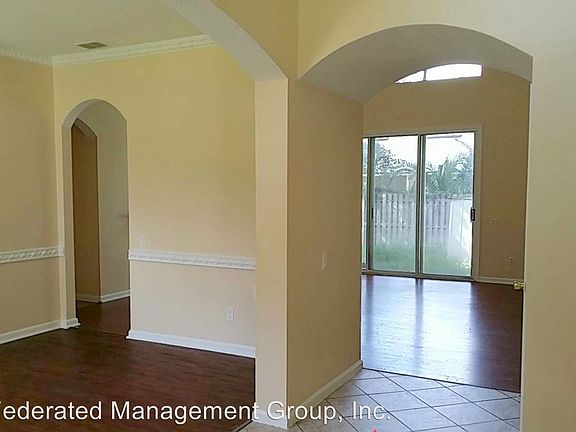 3rd image of 717 Torrey Pine Cir N
