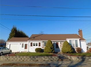 36 Maplewood Dr, Pawtucket, RI 02861