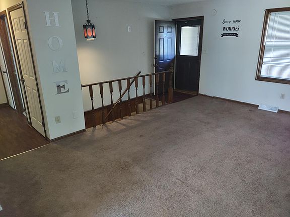4th image of 2100 Old Valley Ct SE