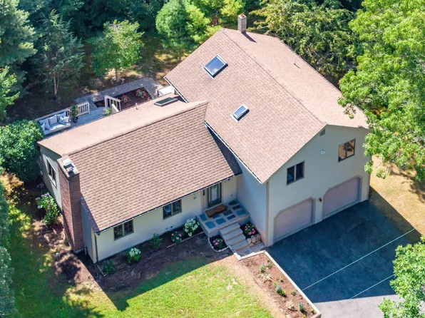 21 Clubhouse Drive, Pocasset, MA 02559