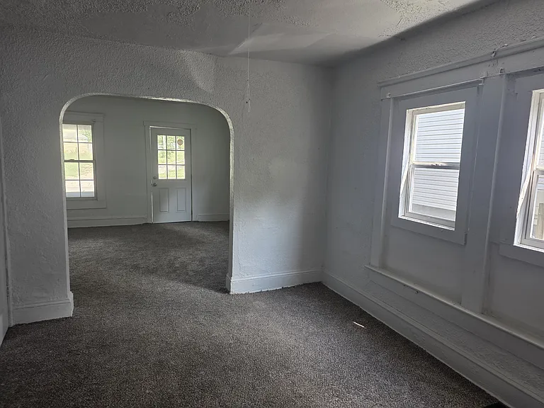 223 N Greenmount Ave — Photo 3