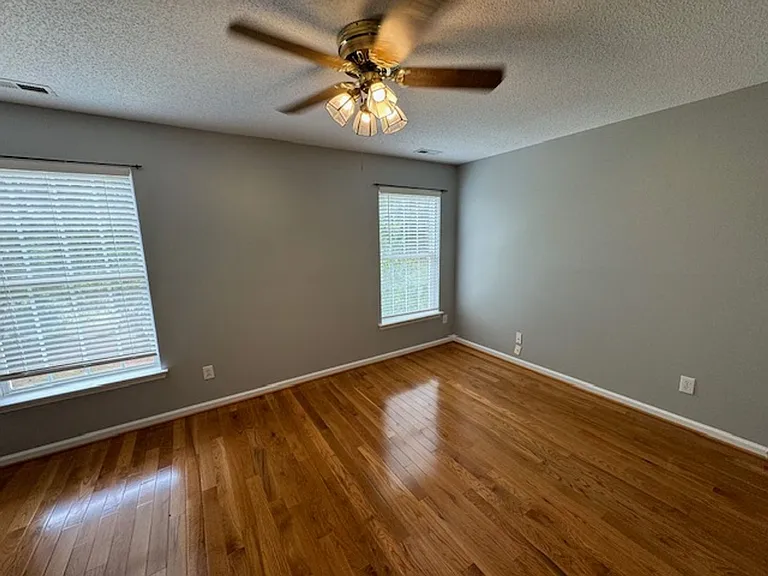 102 Alice Ct — Photo 22