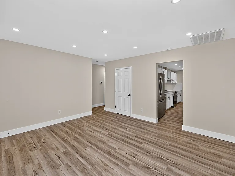 861 W Galbraith Rd — Photo 5