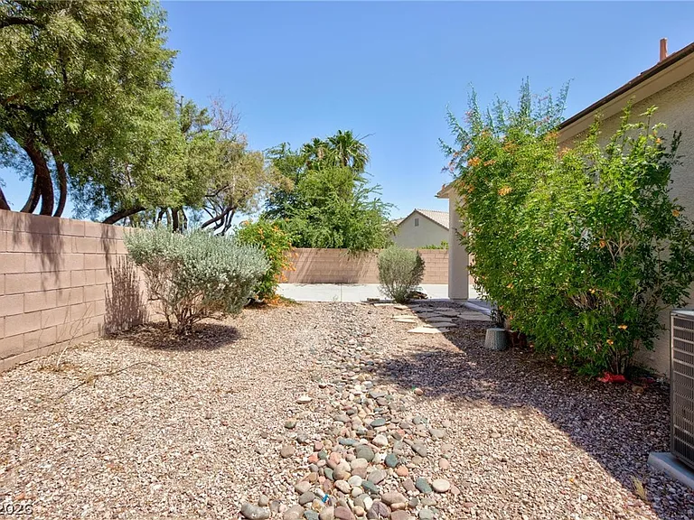 2598 Highland Cliff Dr — Photo 5