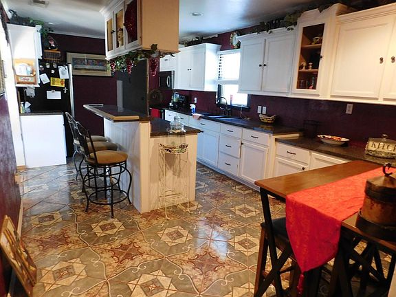 4th image of 1208 W Avenue B