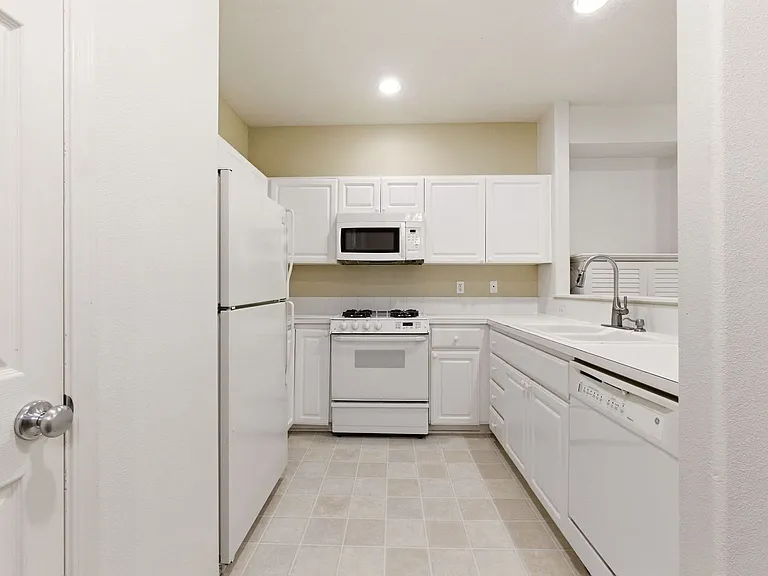 2322 NW 168th Pl — Photo 18