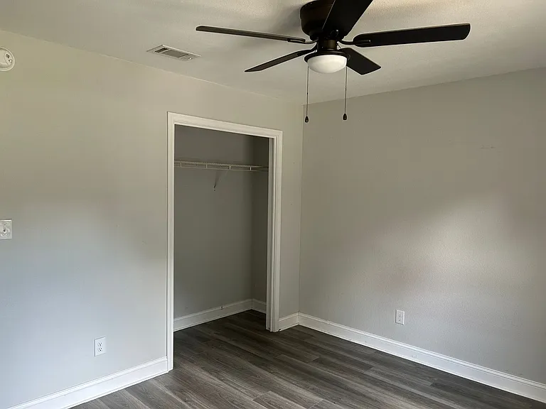 1046 Simpson St — Photo 10