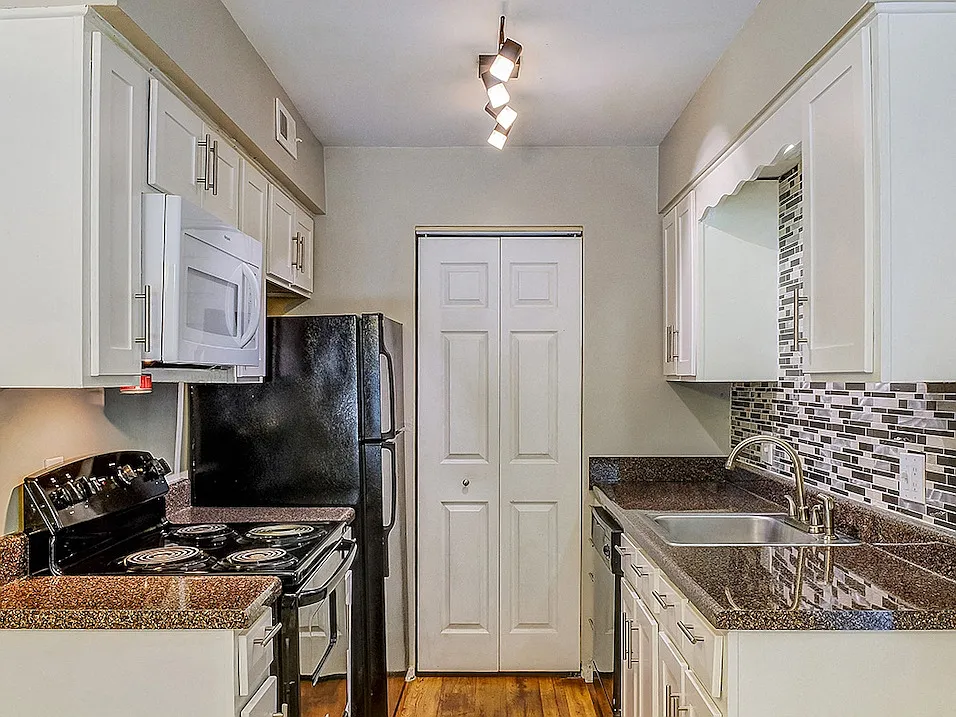 West Winds Townhomes — Photo 1