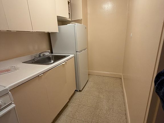 3rd image of 143-08 Roosevelt Ave #409