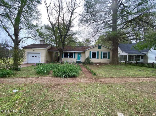 533 Center Ave S, Philadelphia, MS 39350