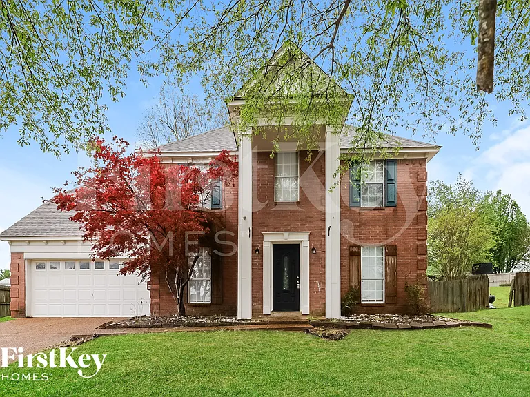 70 Center Oak Dr — Photo 1
