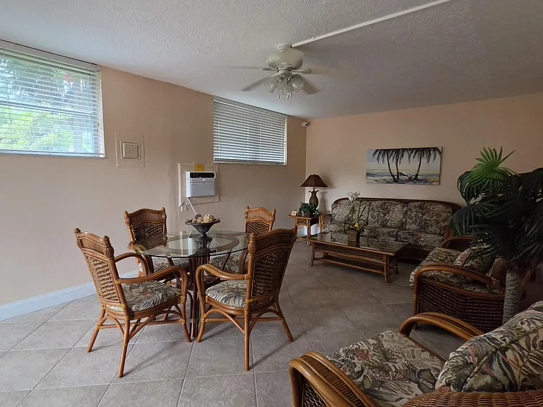 2400 NE 10th St #108 — Photo 8