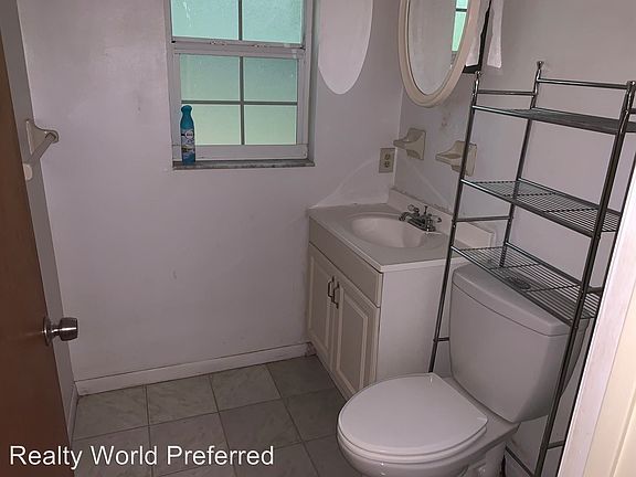 5th image of 1307 Louis Ct