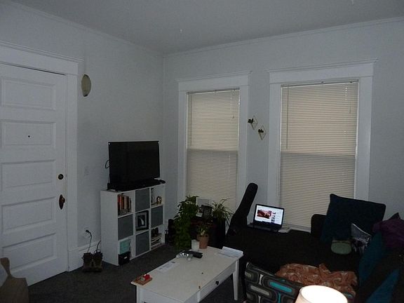 LR showing second entrance from common foyer.