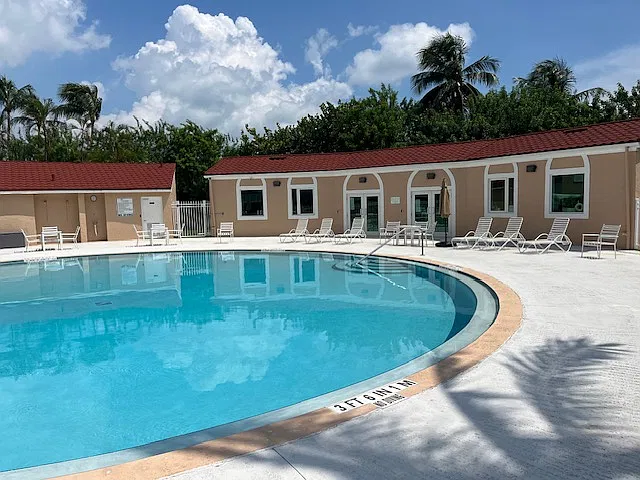 2 bed, 808 sqft, $3,300 — Photo 1