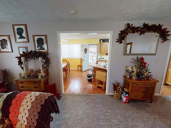 3rd image of 15 Fort Hudson Dr