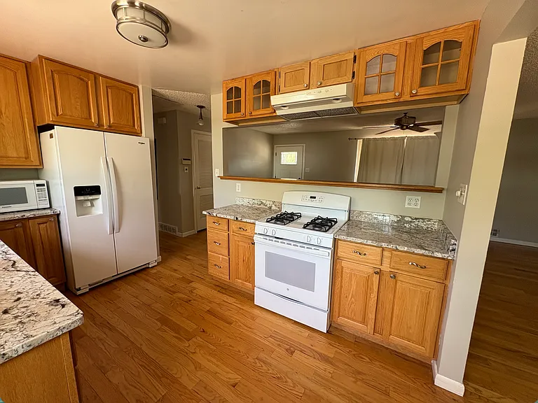 Kitchen: oak cabinetry
