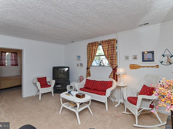 5th image of 276 Popes Creek Ave