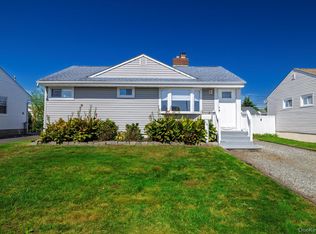68 Tyler St, Freeport, NY 11520
