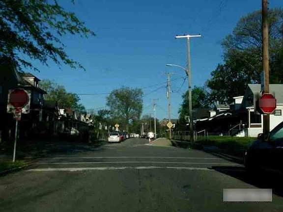 3rd image of 2221 W Kentucky St