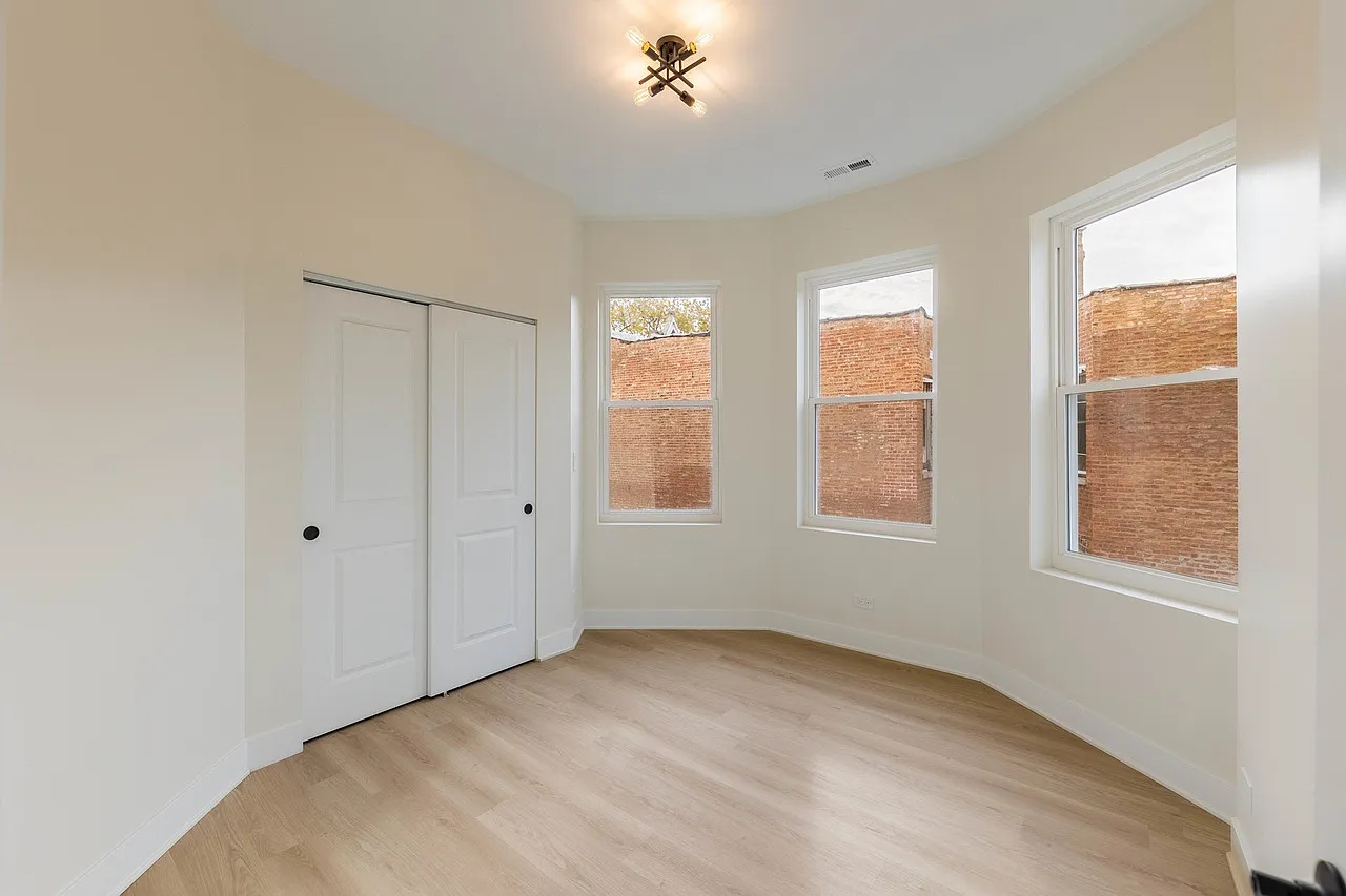 3 bed, 1400 sqft, $2,500 — Photo 2