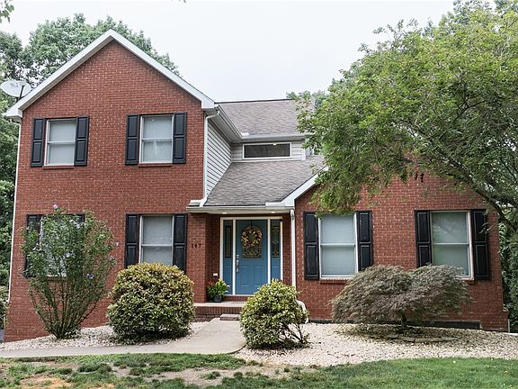 3rd image of 147 Woodbury Dr