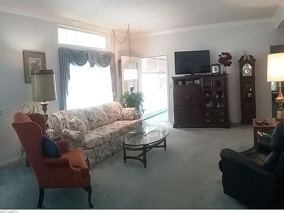 5th image of 1059 Lake Meadow Ln