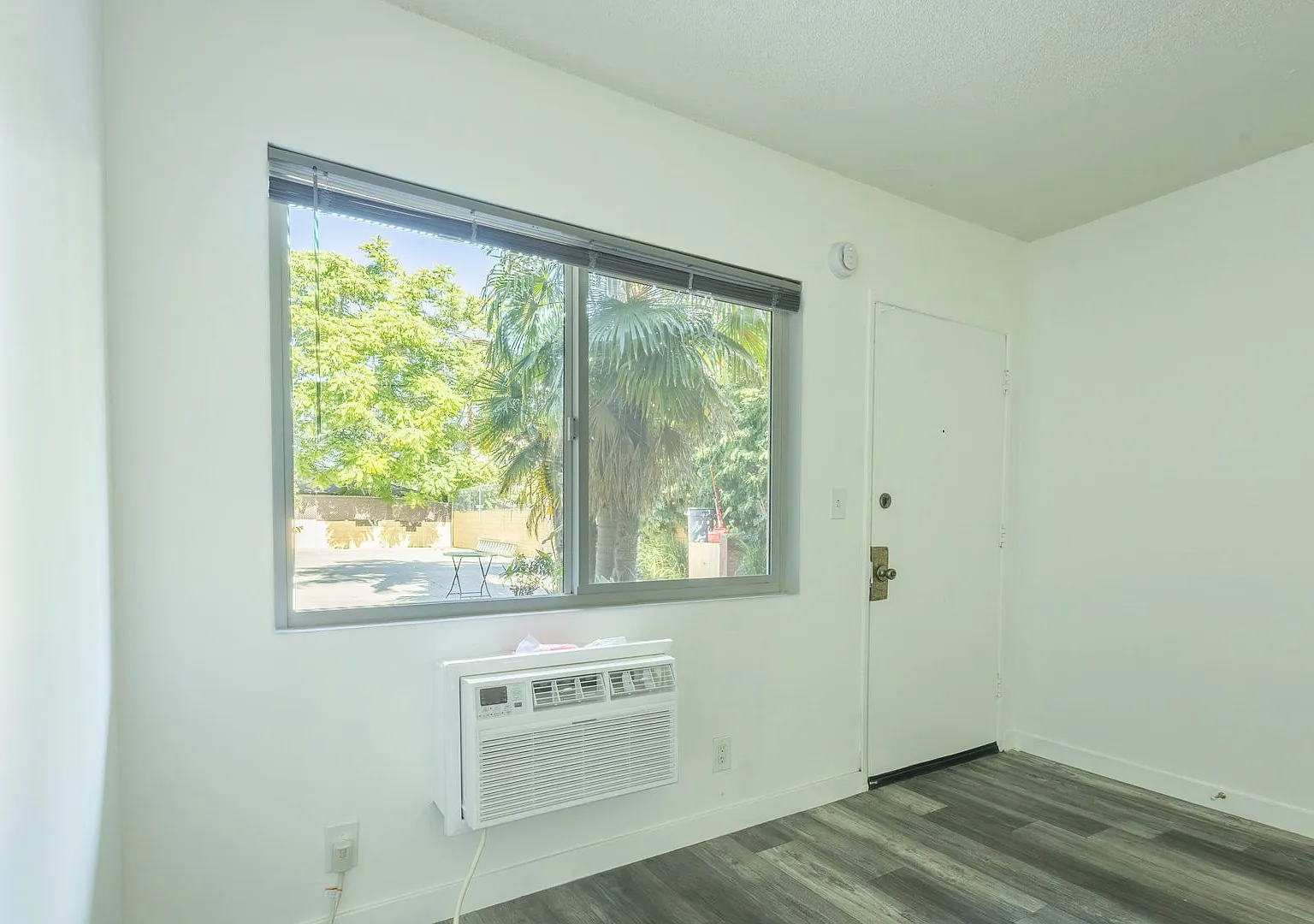 Laurel Cyn 6820 — Photo 3