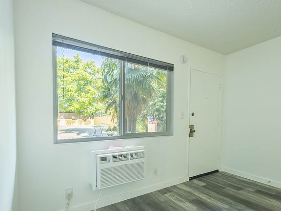 3rd image of 6820 Laurel Canyon Blvd Unit 3