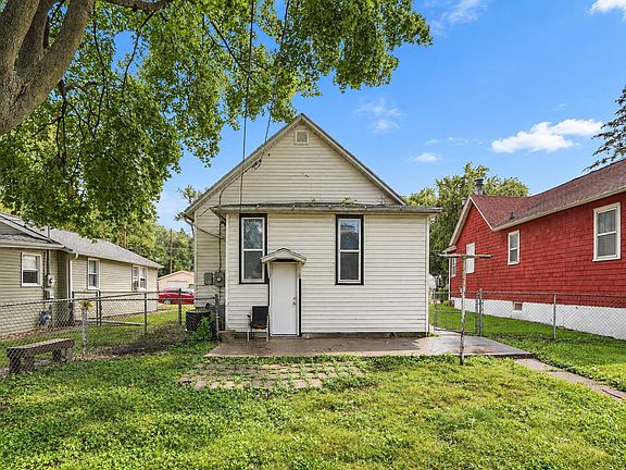 2nd image of 633 Locust Pl