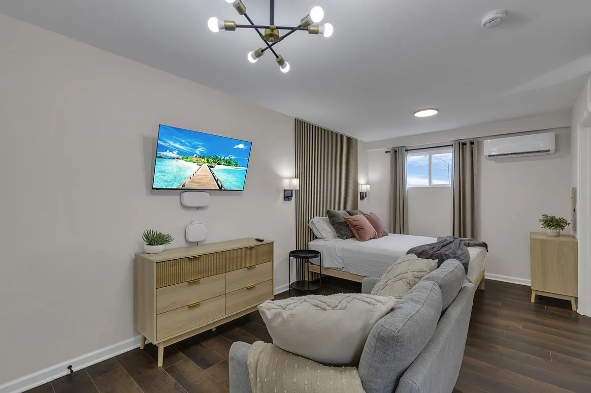 35 Parsons Avenue Unit F — Photo 1