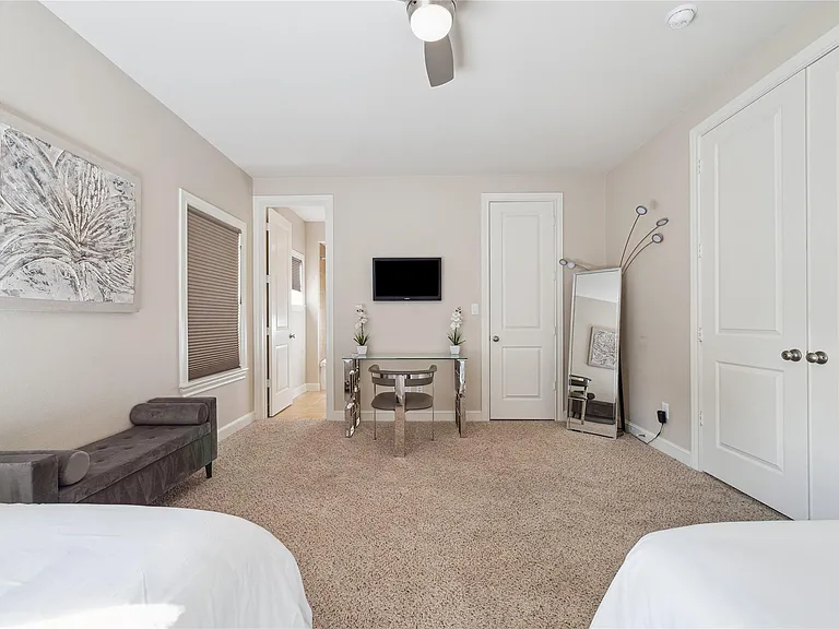 9455 Fannin St — Photo 5