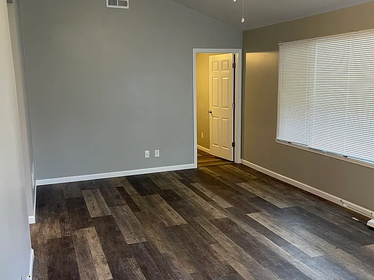 2457 Bainbridge Ave — Photo 7