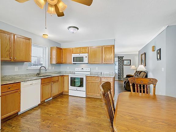 4th image of 309 12th Ave SE
