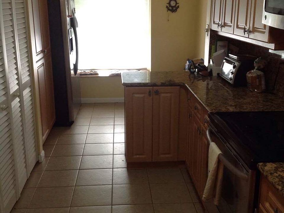 1st image of 3439 Oak Dr