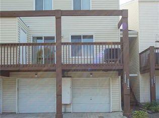 22240 River Walk Rd #27, Rocky River, OH 44116