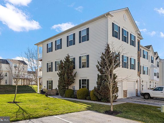 2nd image of 387 Larose Dr