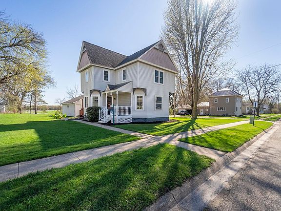 3rd image of 413 Wapsie St