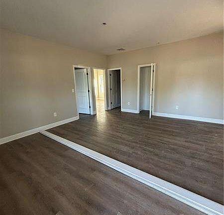 4th image of 528 Branch St
