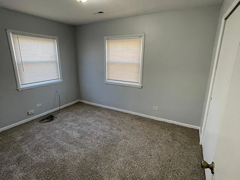 15032 Dorchester Ave #1W — Photo 8