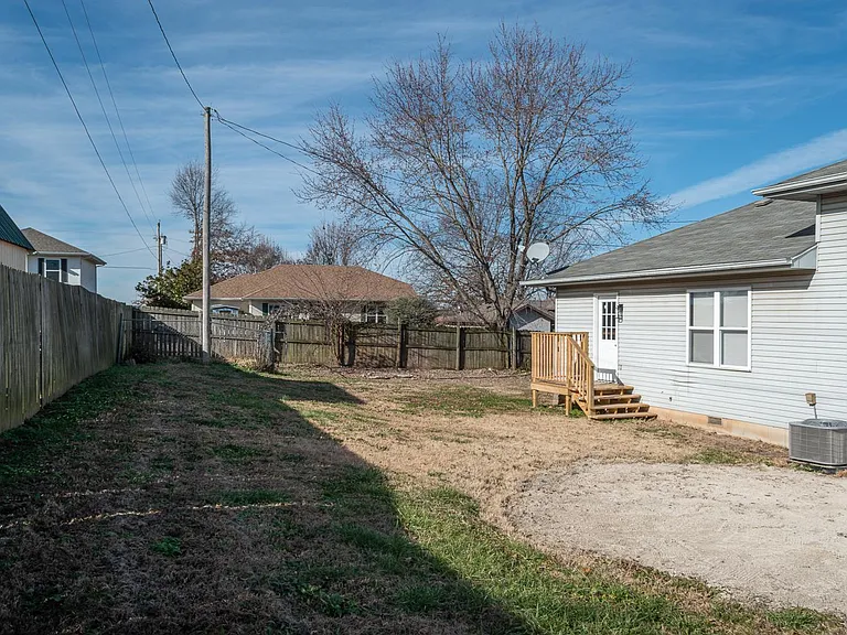1516 W Meadow St — Photo 25