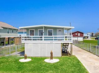 4135 Navarro Dr, Galveston, TX 77554