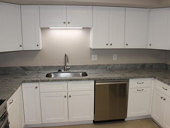 2nd image of 819 E Fountain St