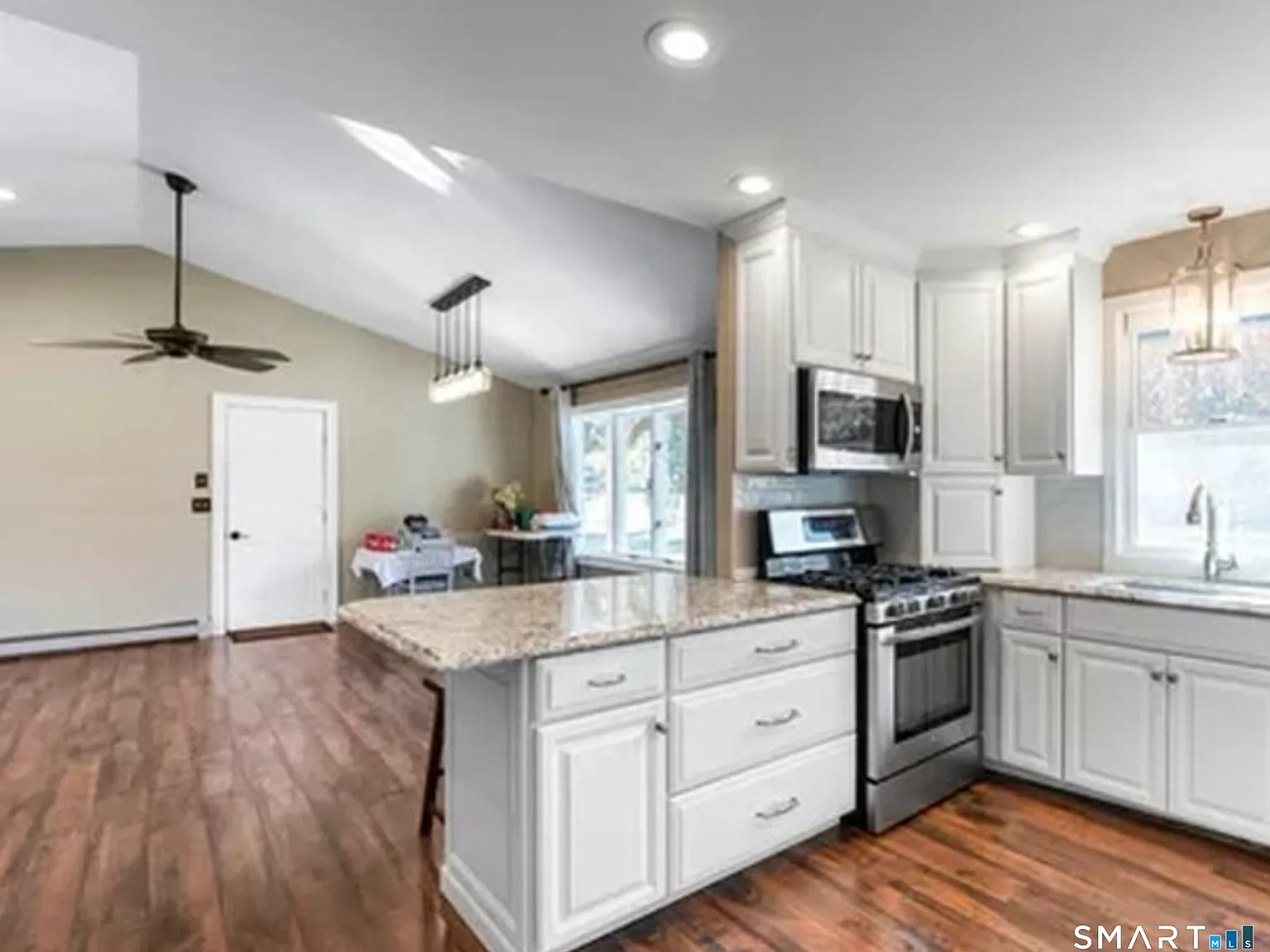 2 bed, 2.5 bath, 1112 sqft, $3,200 — Photo 3