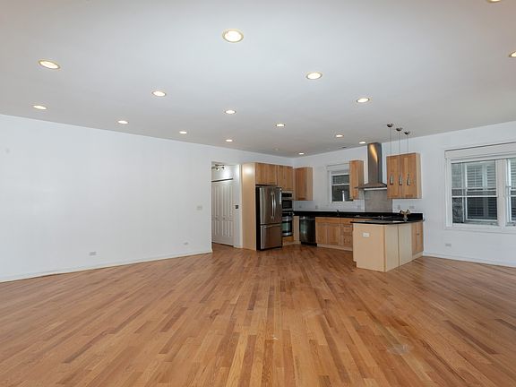 3rd image of 4435 S Oakenwald Ave Unit 2