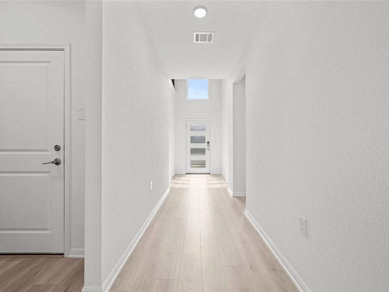 5 bed, 3.0 bath, 2722 sqft, $2,900 — Photo 3
