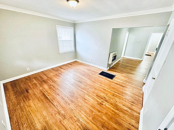 5th image of 3324 Rosamond Ave