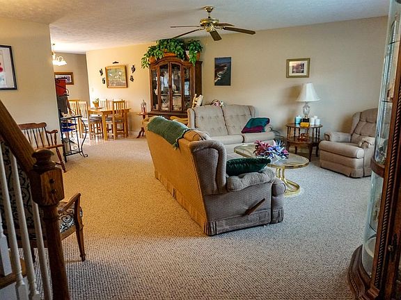 3rd image of 407 Heddington Ct